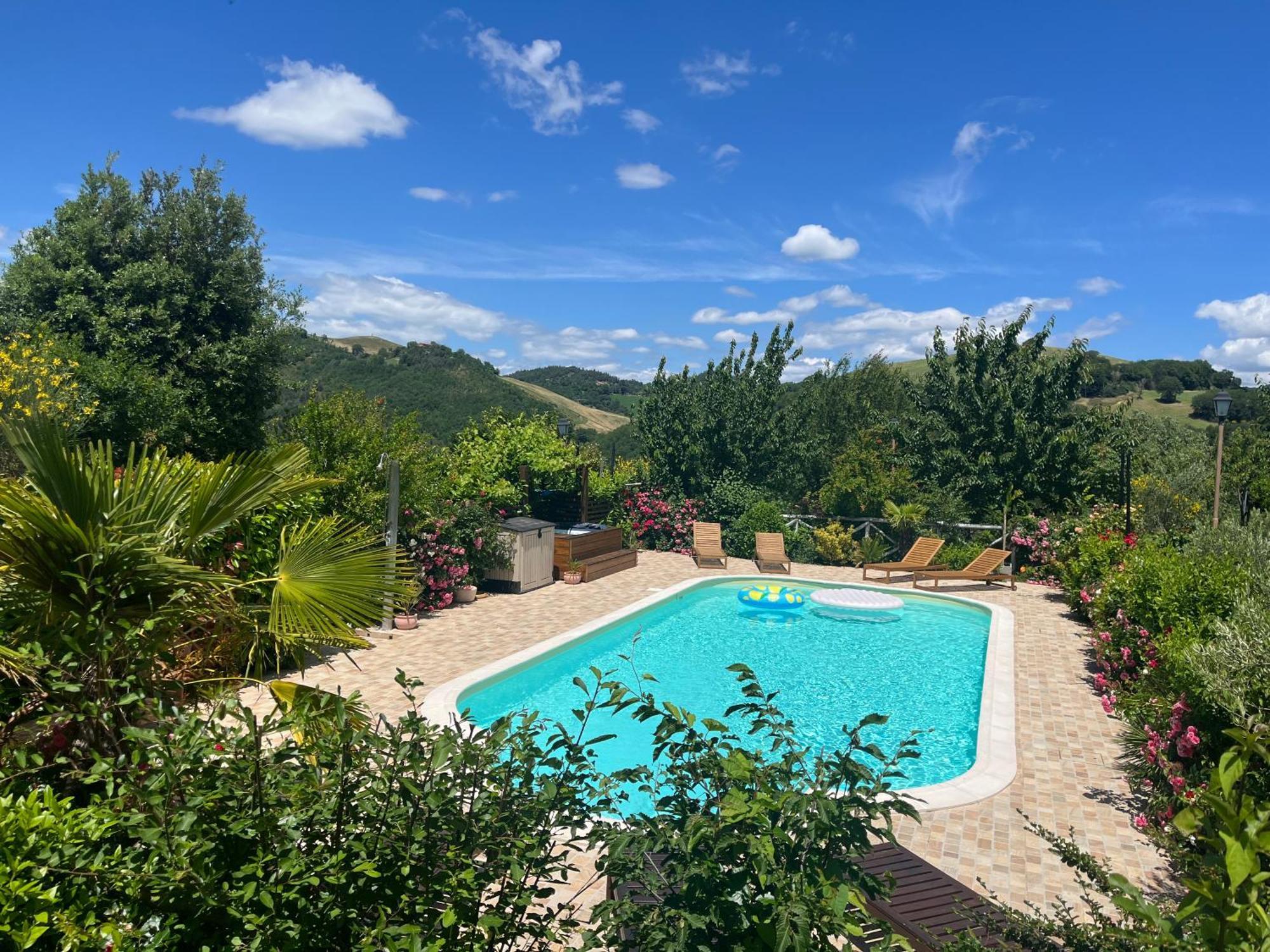 Agriturismo La Valle Dimenticata Urbania Exteriör bild